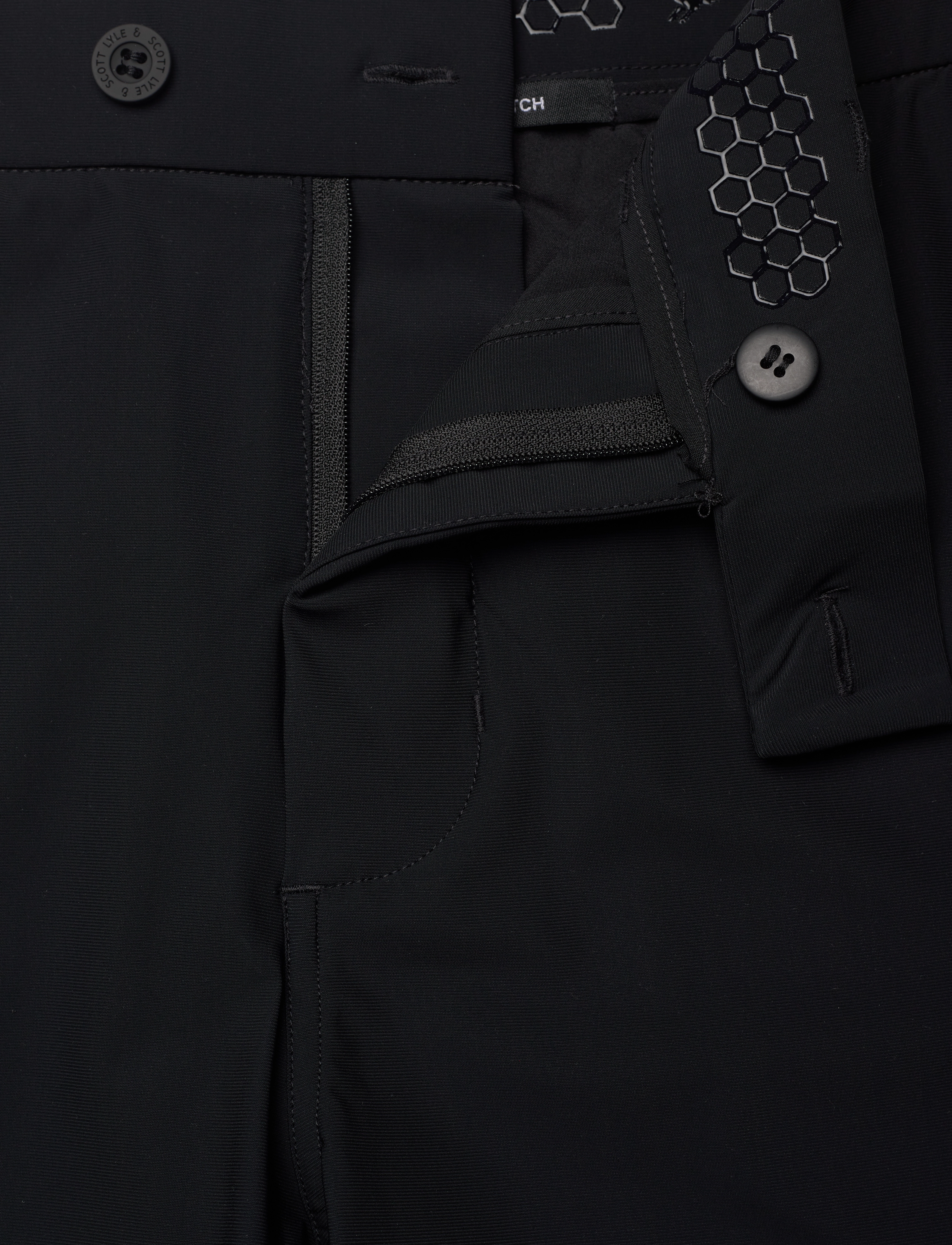 Lyle & Scott Sport - Airlight Shorts - jet black - 3