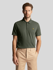 Lyle & Scott Sport - Golf Tech Polo Shirt - kortærmede poloer - cactus green - 2