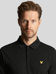 Lyle & Scott Sport - Golf Tech Polo Shirt - kortærmede poloer - jet black - 5