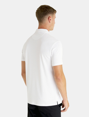 Lyle & Scott Sport - Golf Tech Polo Shirt - kortærmede poloer - white - 4