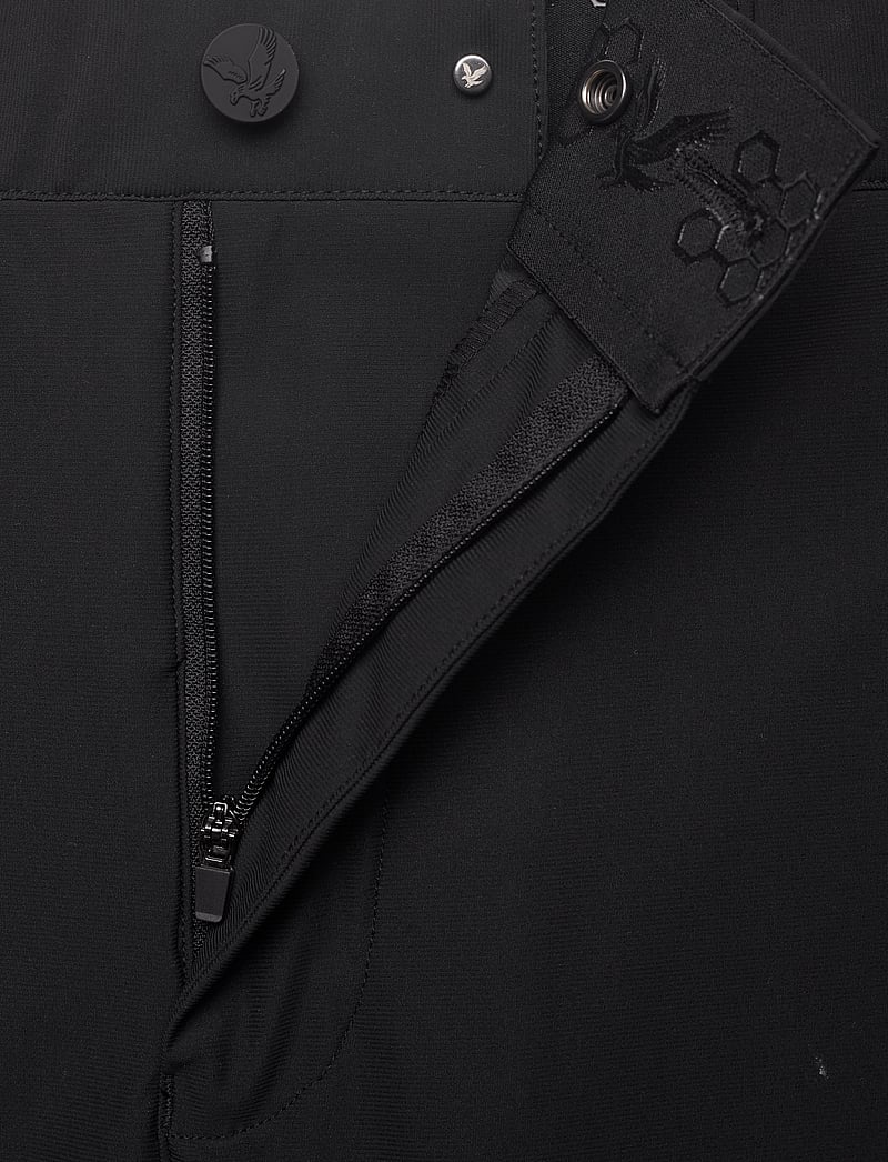 Lyle & Scott Sport - Lightweight Golf Tech Trackies - golf pants - z865 jet black - 3