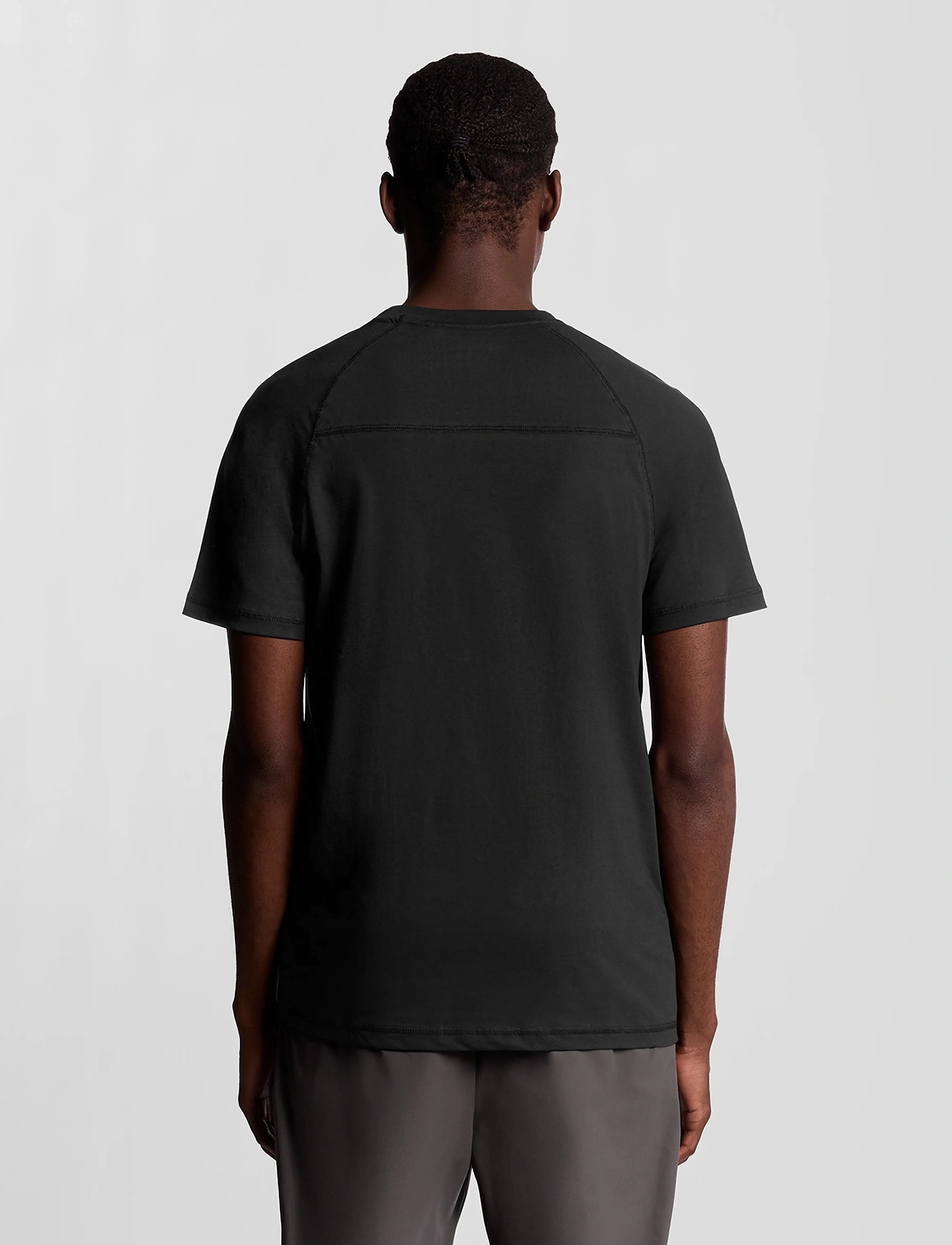 Lyle & Scott Sport - Core Raglan T-Shirt - z865 jet black - 3