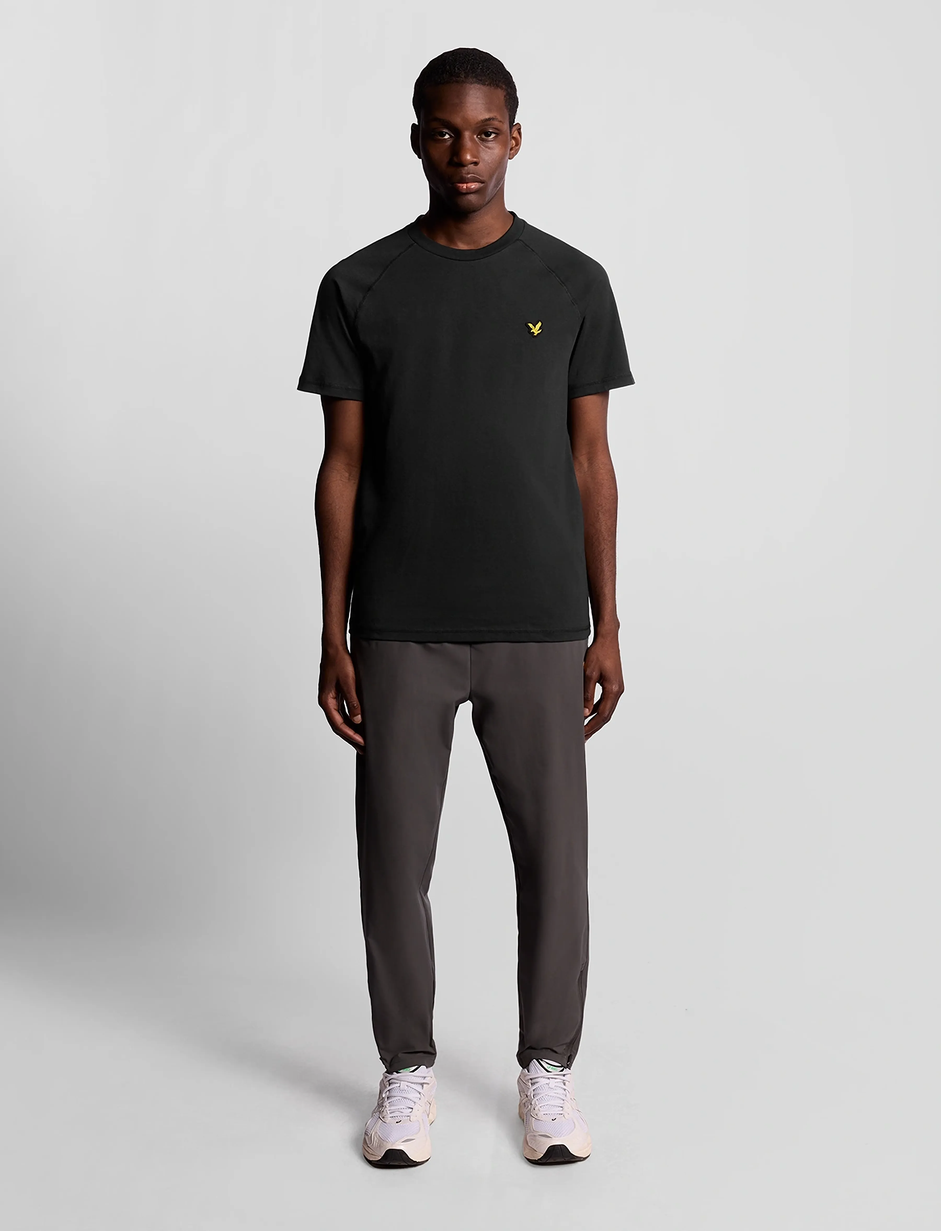 Lyle & Scott Sport - Core Raglan T-Shirt - z865 jet black - 5