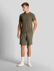 Lyle & Scott Sport - Martin SS T-Shirt - short-sleeved t-shirts - cactus green - 4