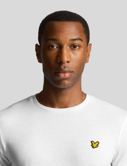 Lyle & Scott Sport - Martin SS T-Shirt - oberteile & t-shirts - white - 5