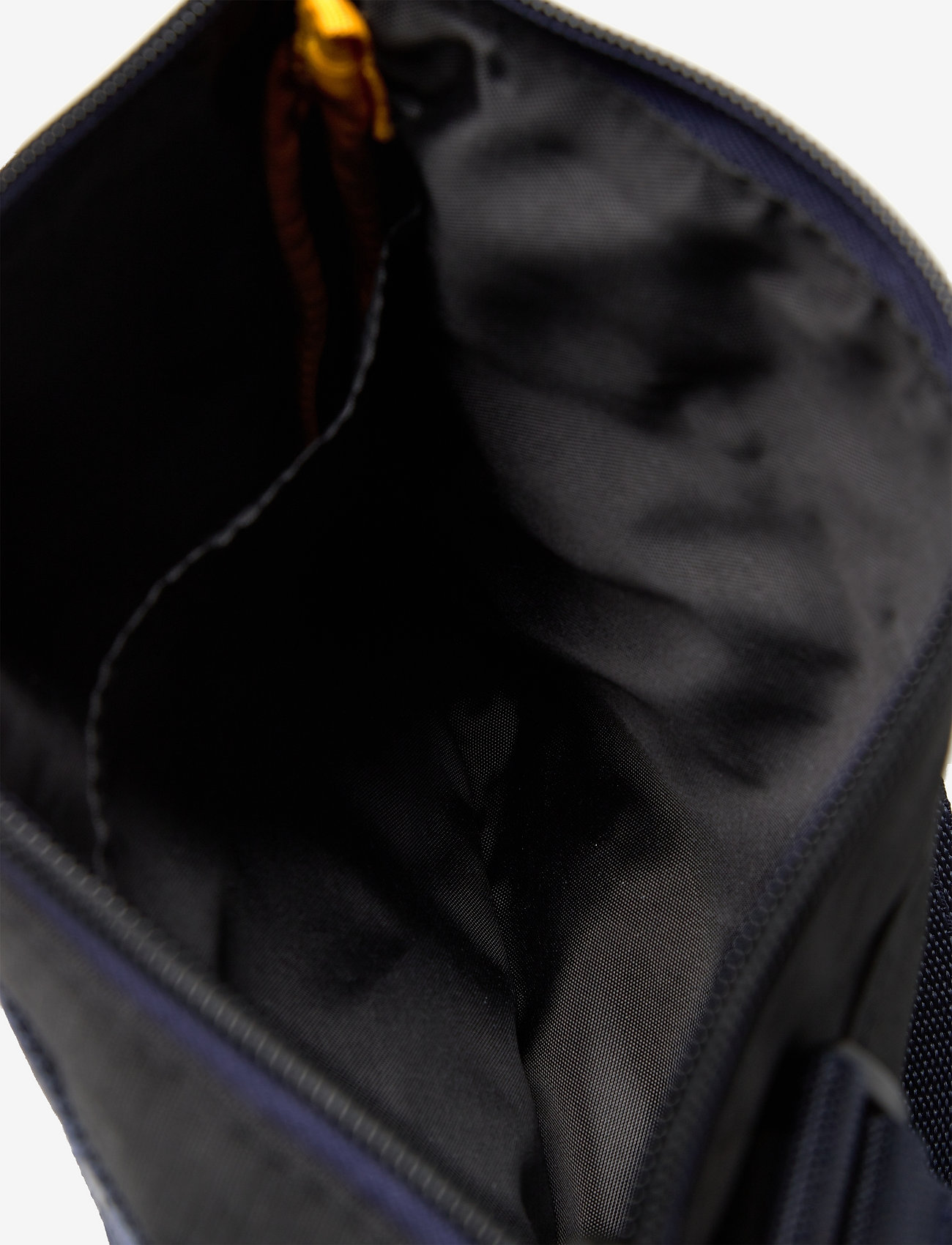 Lyle & Scott - Recycled Ripstop Cross Body - true black - 4