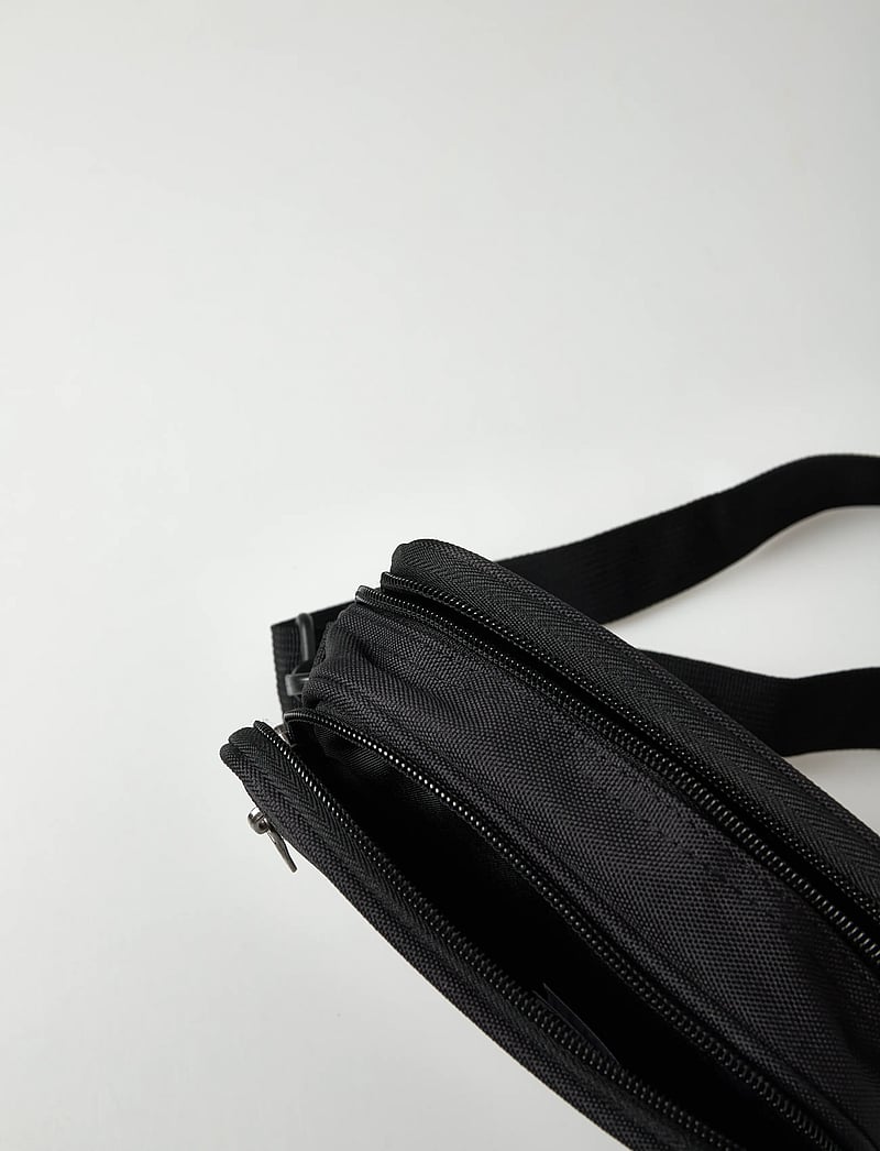 Lyle & Scott - Cross Body Bag - magväskor - z865 jet black - 5