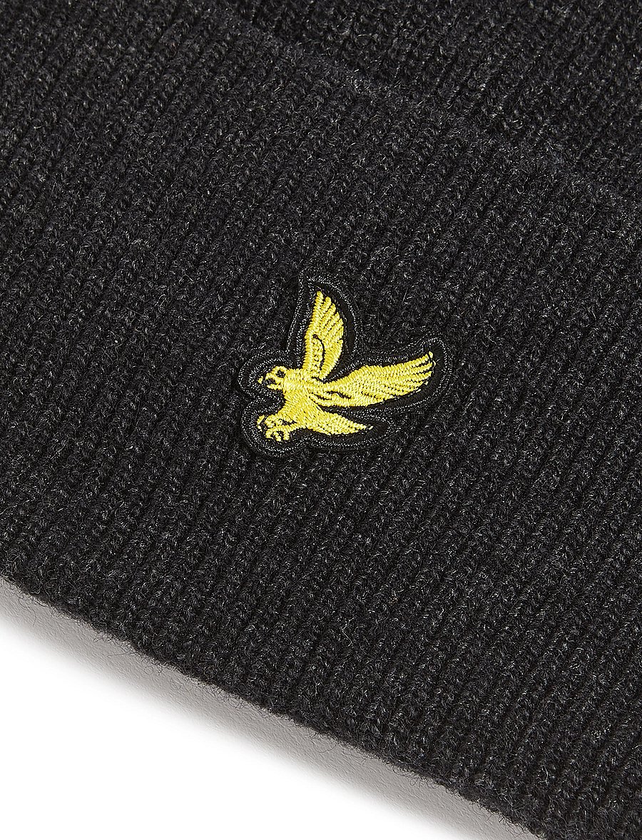 Lyle & Scott - Lambswool Blend Ribbed Beanie - czapki - jet black marl - 2