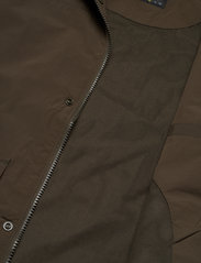 Lyle & Scott - Hooded Pocket Jacket - vårjakker - olive - 8