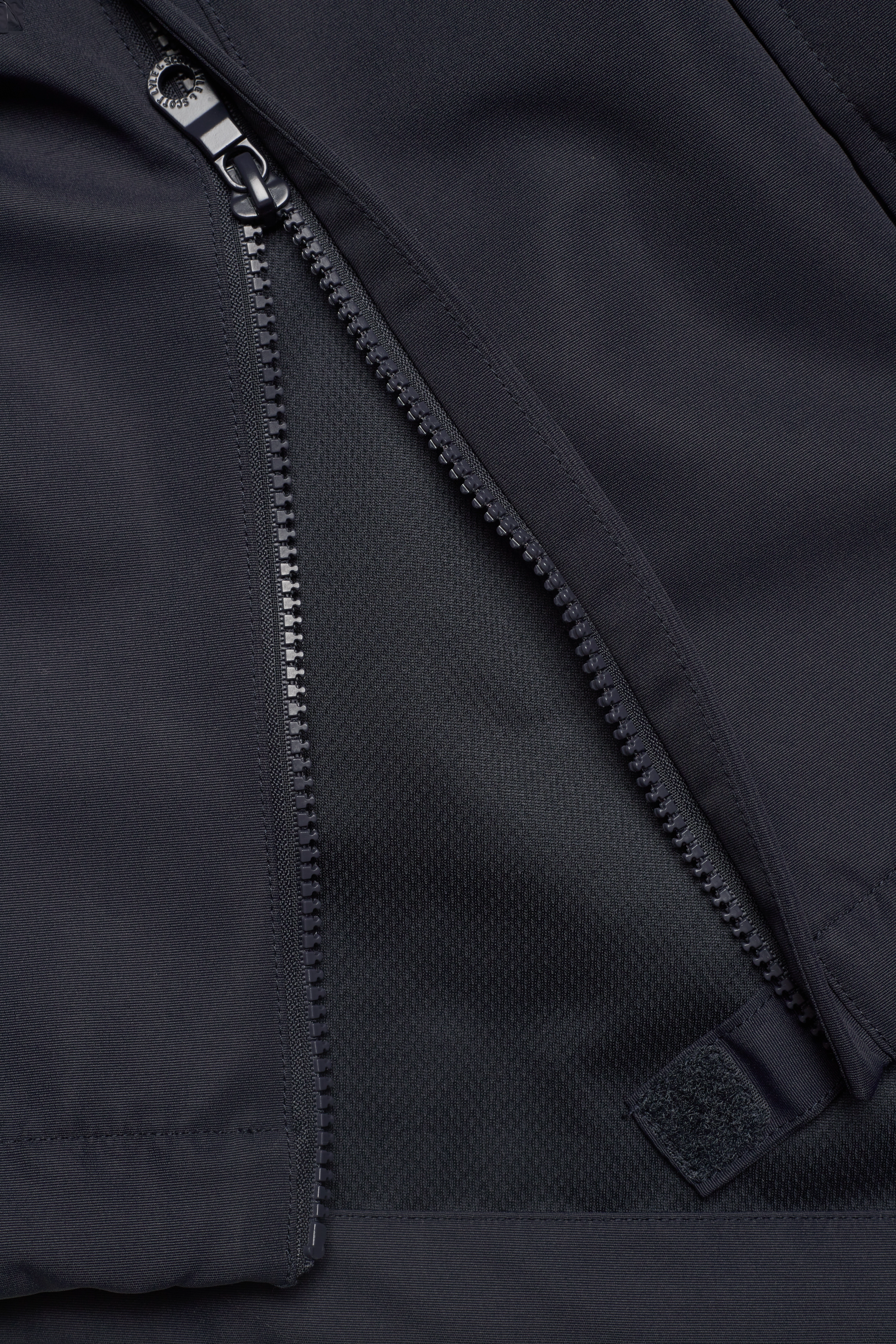 Lyle & Scott - Mesh Backed Nylon Overhead - dark navy - 4