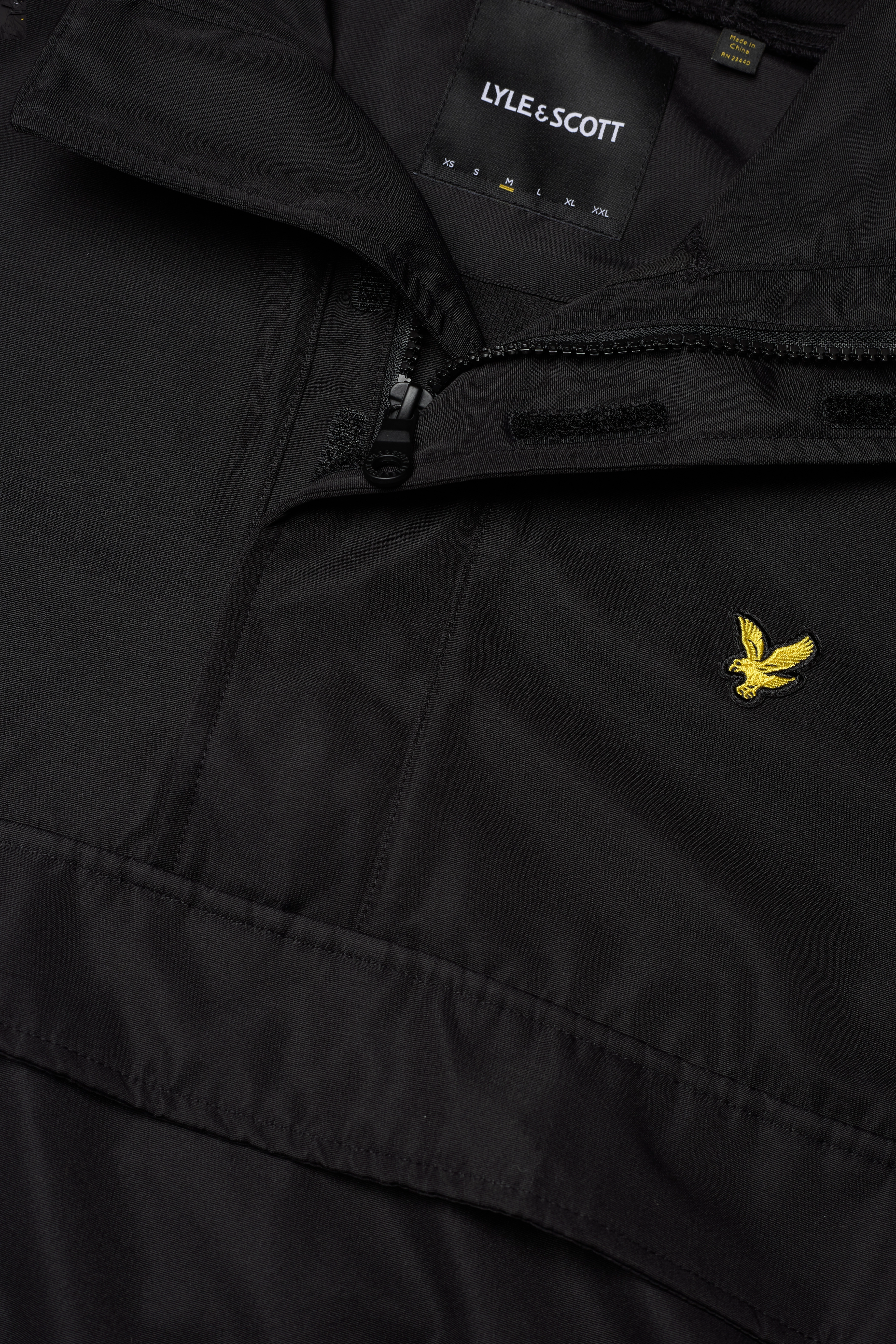 Lyle & Scott - Mesh Backed Nylon Overhead - jet black - 2