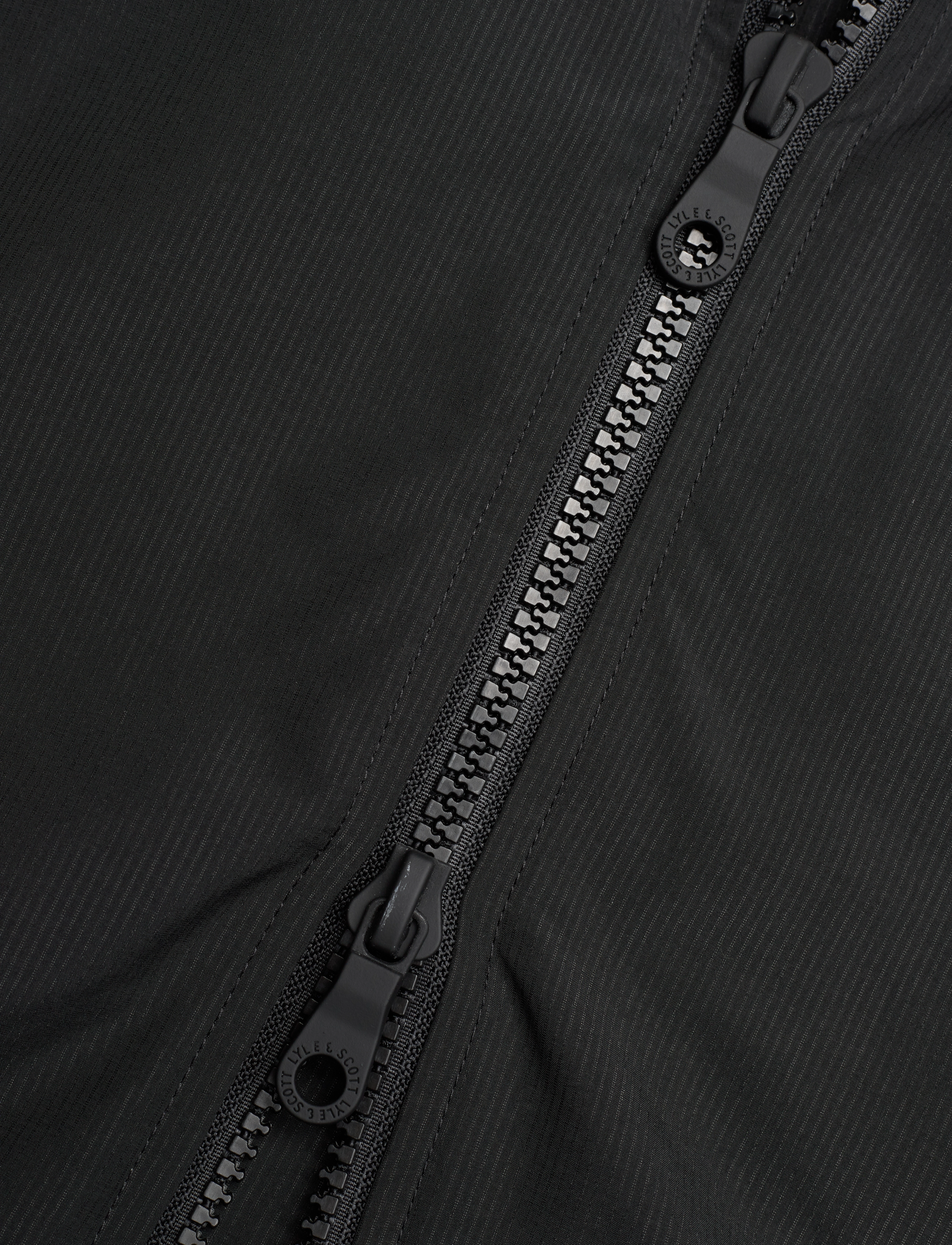Lyle & Scott - Mesh Lined Jacket with Panelled Sleeves - jet black - 3