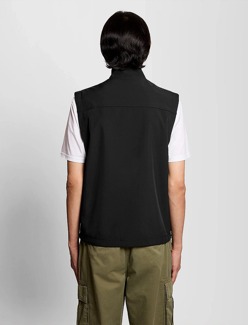 Lyle & Scott - Mesh Back Softshell Funnel Neck Gilet - outdoor - z865 jet black - 3