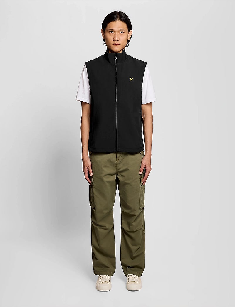 Lyle & Scott - Mesh Back Softshell Funnel Neck Gilet - outdoor - z865 jet black - 4