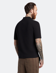 Lyle & Scott - Textured Knitted Polo - short-sleeved polos - jet black - 3