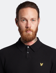 Lyle & Scott - Textured Knitted Polo - short-sleeved polos - jet black - 5