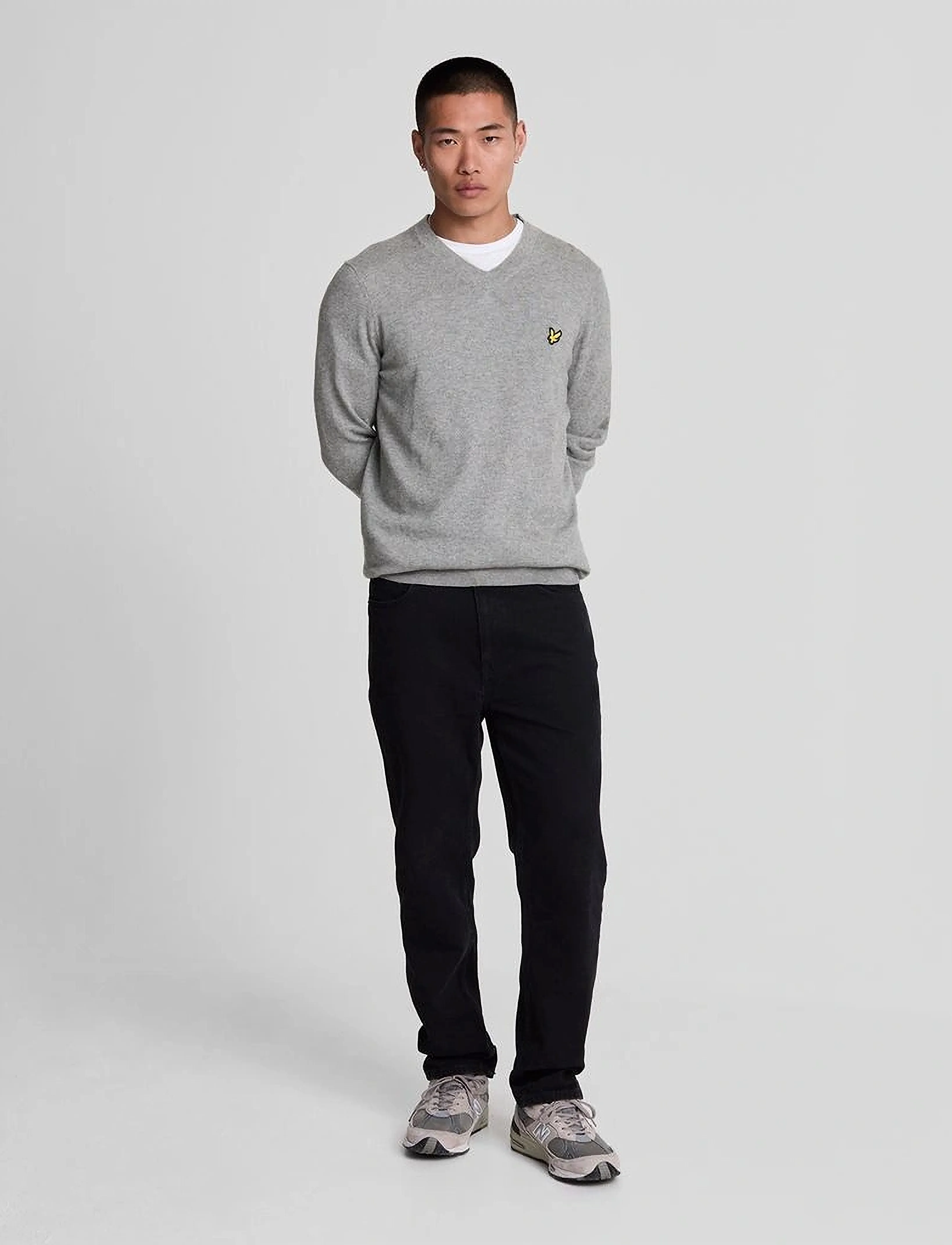 Lyle & Scott - Cotton Merino V Neck Jumper - v-necks - t28 mid grey marl - 4