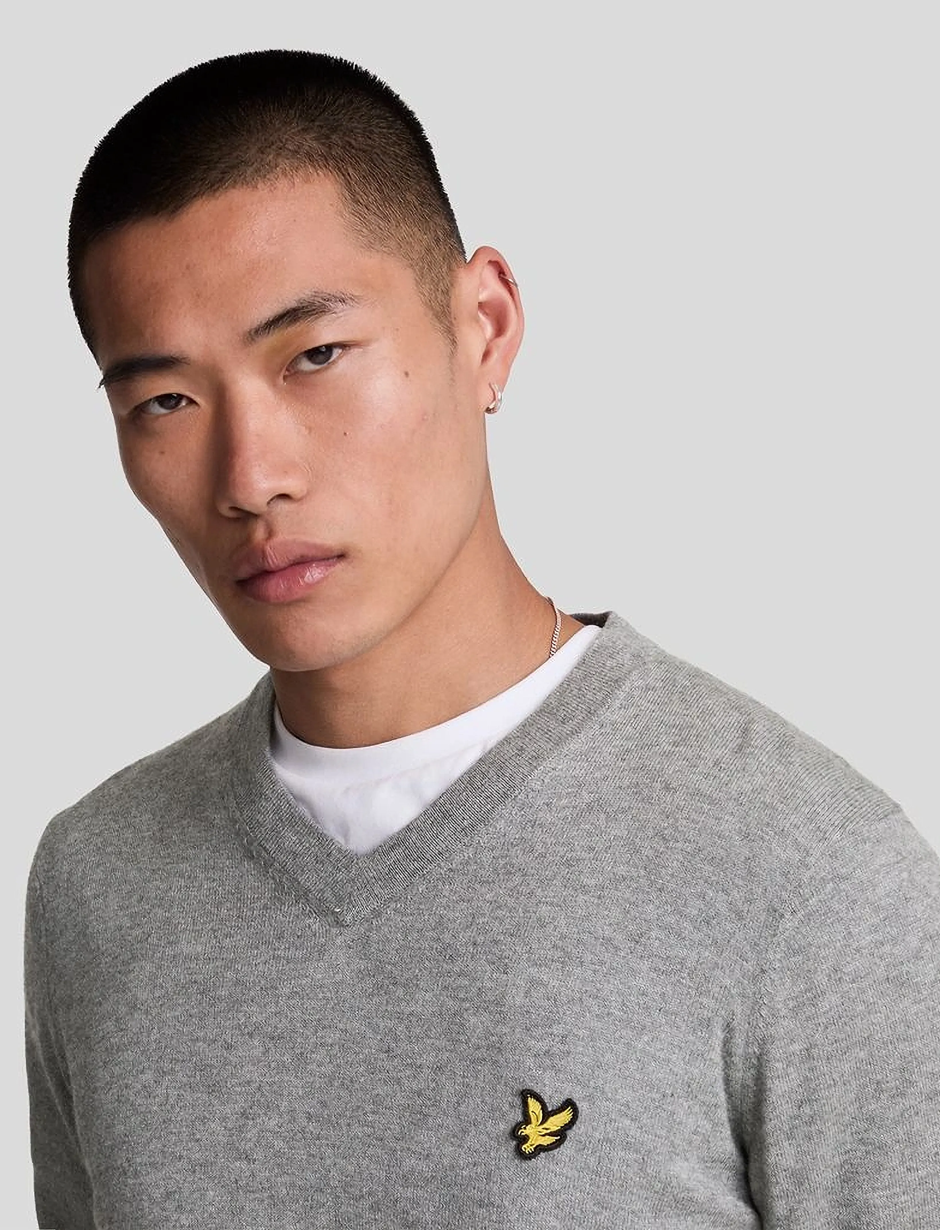 Lyle & Scott - Cotton Merino V Neck Jumper - v-necks - t28 mid grey marl - 5