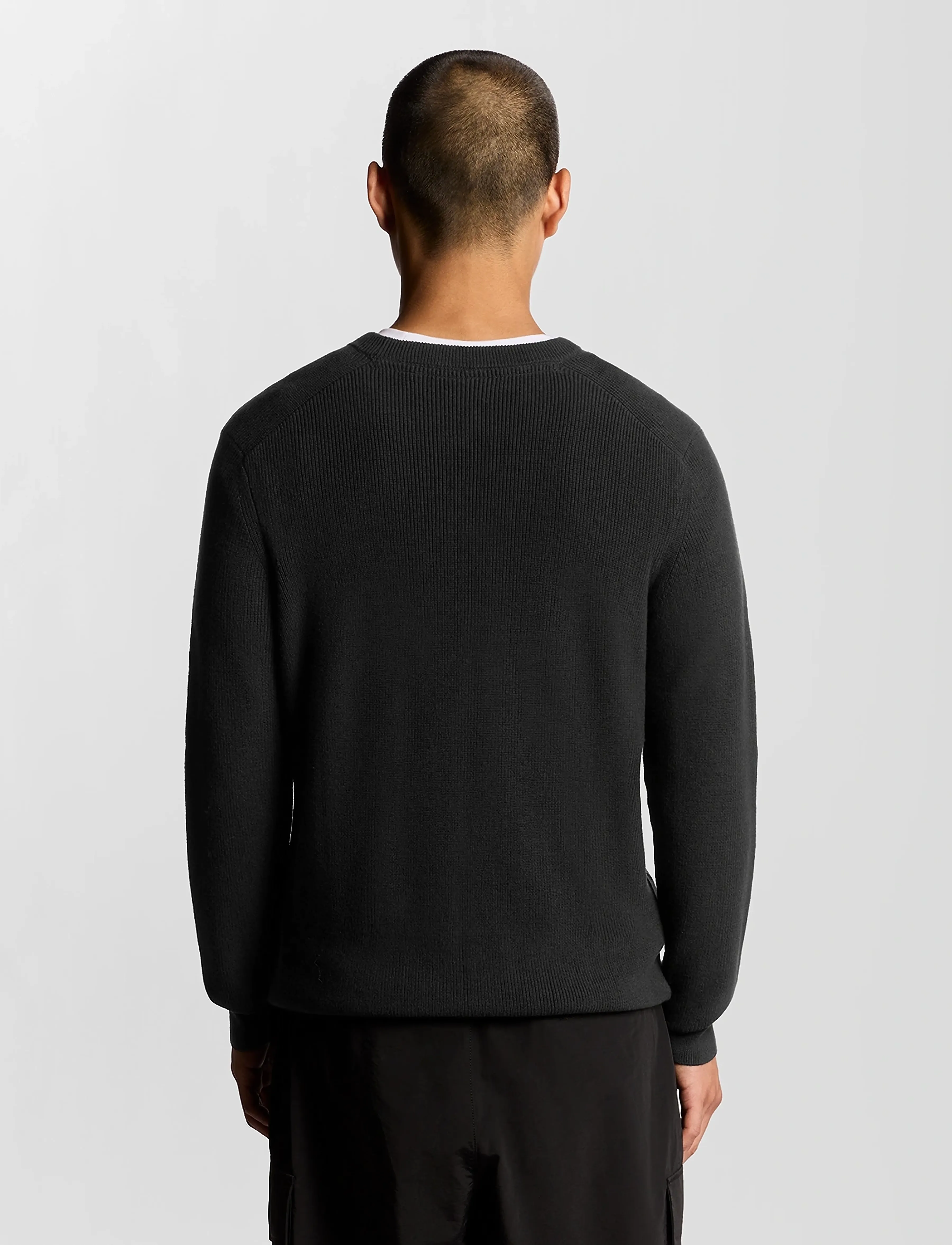 Lyle & Scott - Engineered Rib Crew Neck - kudumid - x002 black ice - 3