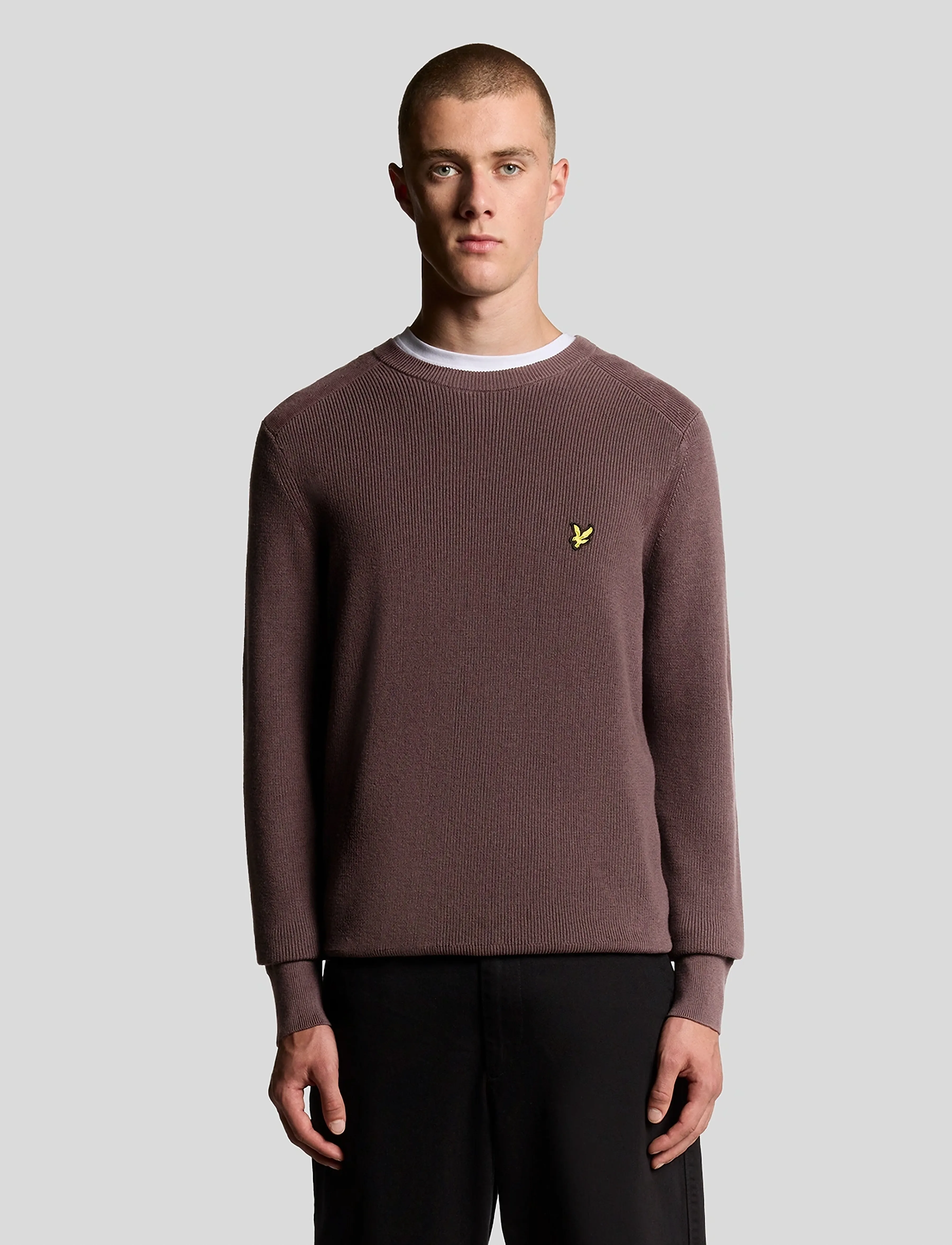 Lyle & Scott Engineered Rib Crew Neck - Hooaja värvid - X863 ESPRESSO / brown