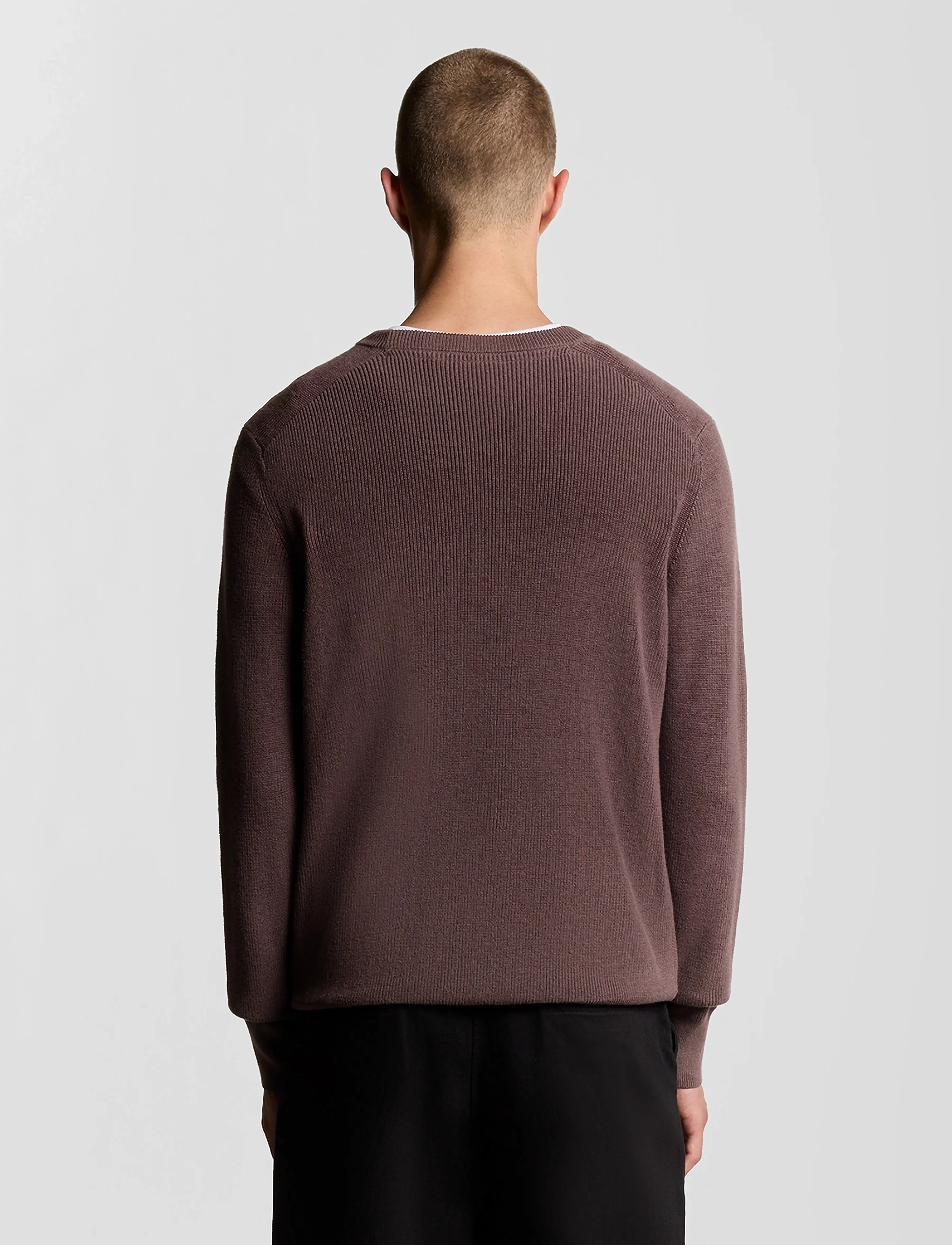 Lyle & Scott - Engineered Rib Crew Neck - kudumid - x863 espresso - 3