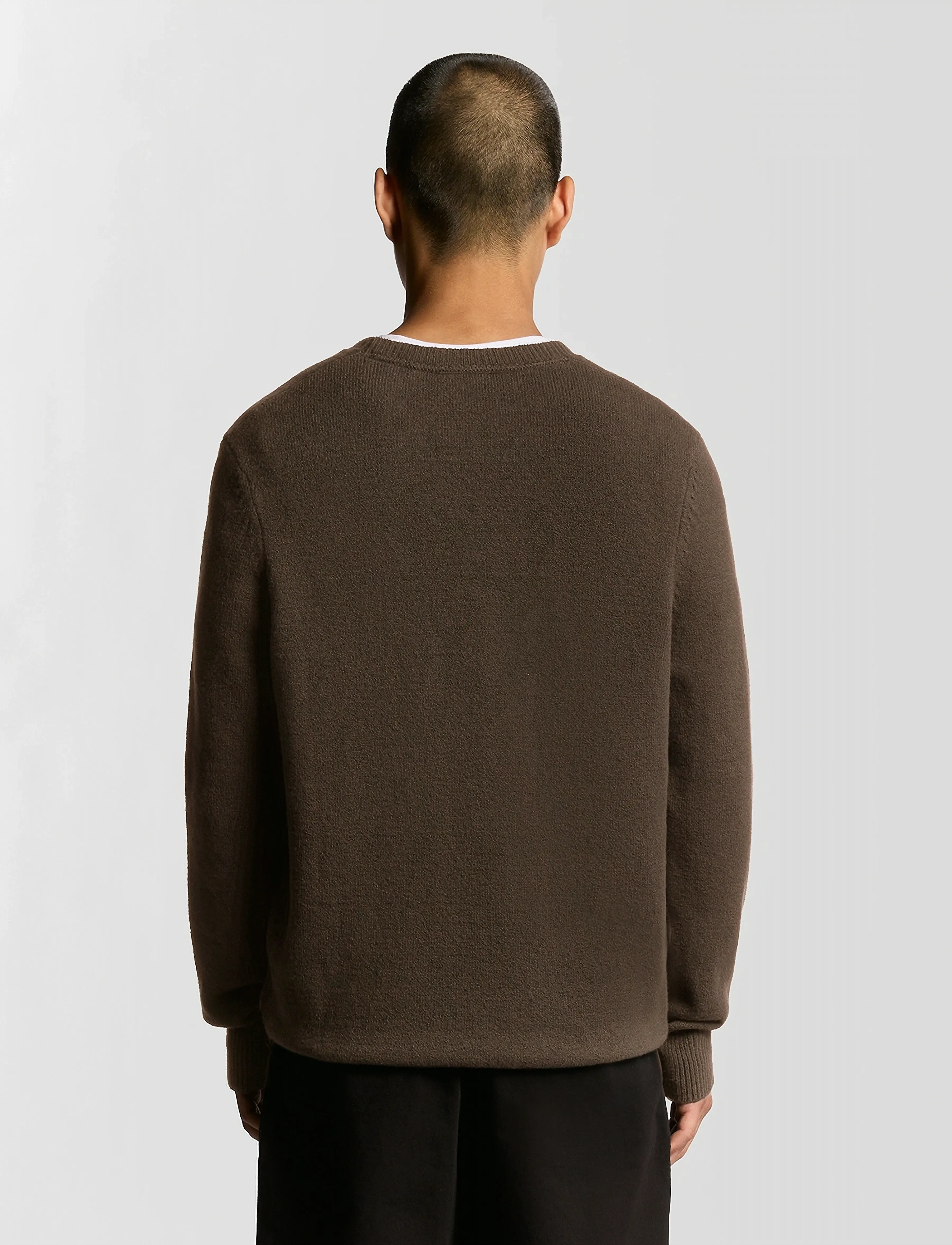 Lyle & Scott - Script Knitted Crew Neck - round necks - x883 deep sepia - 3