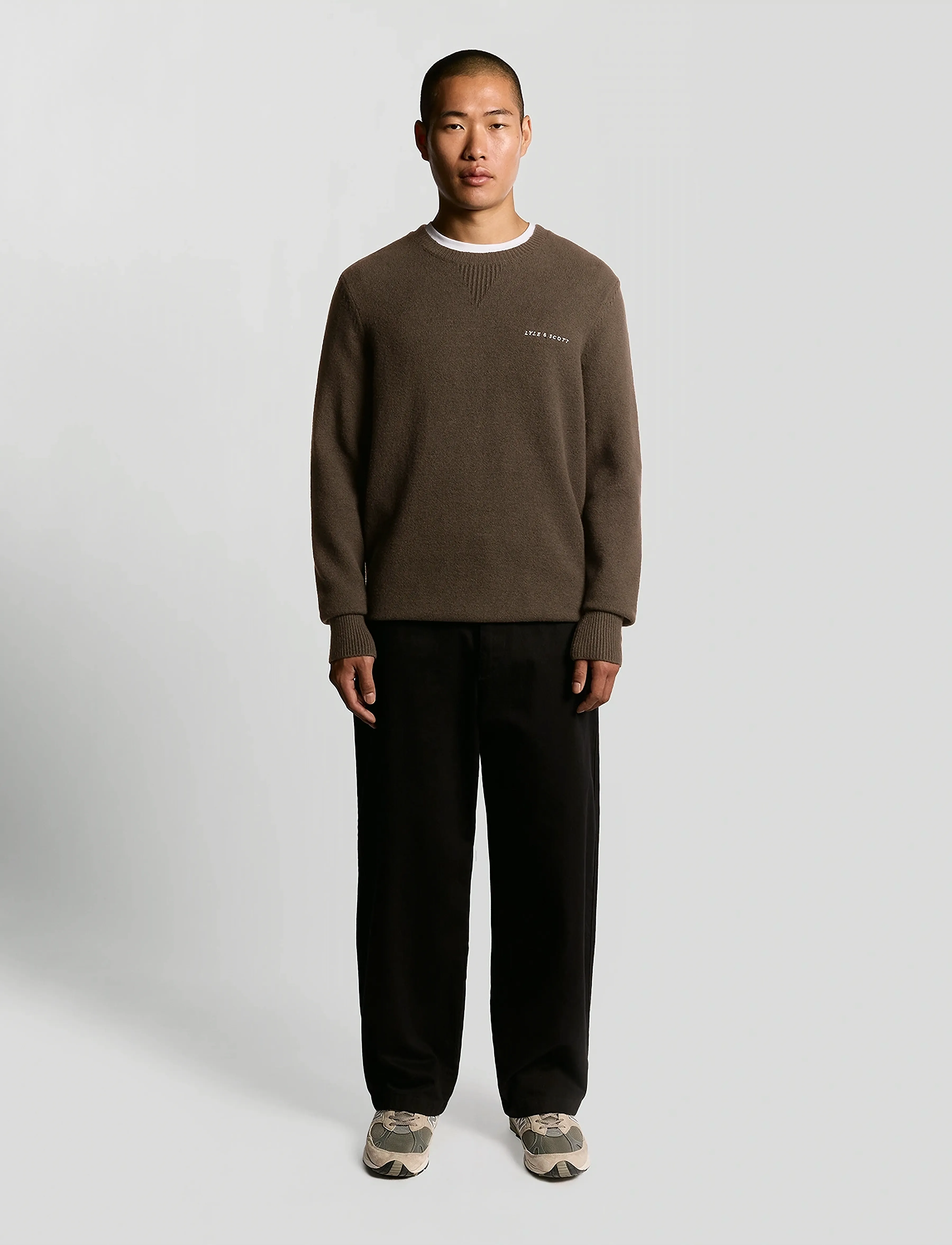 Lyle & Scott - Script Knitted Crew Neck - round necks - x883 deep sepia - 4