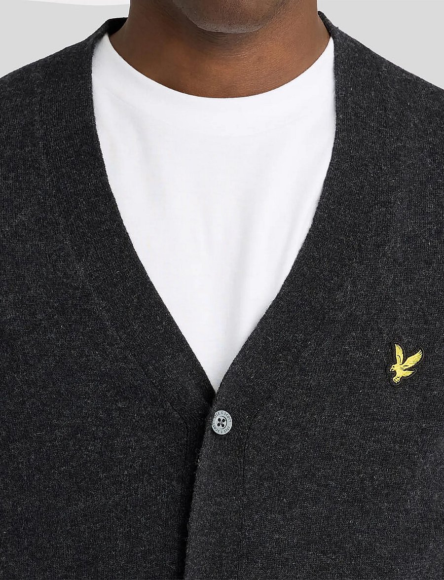 Lyle & Scott - Lambswool Blend V Neck Cardigan - strickjacken - jet black marl - 5