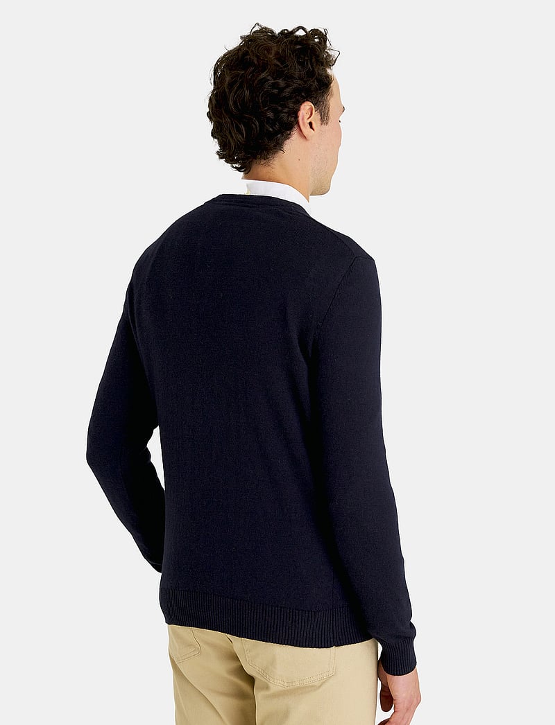 Lyle & Scott - Cotton Merino V Neck Jumper - v-hals - dark navy - 4