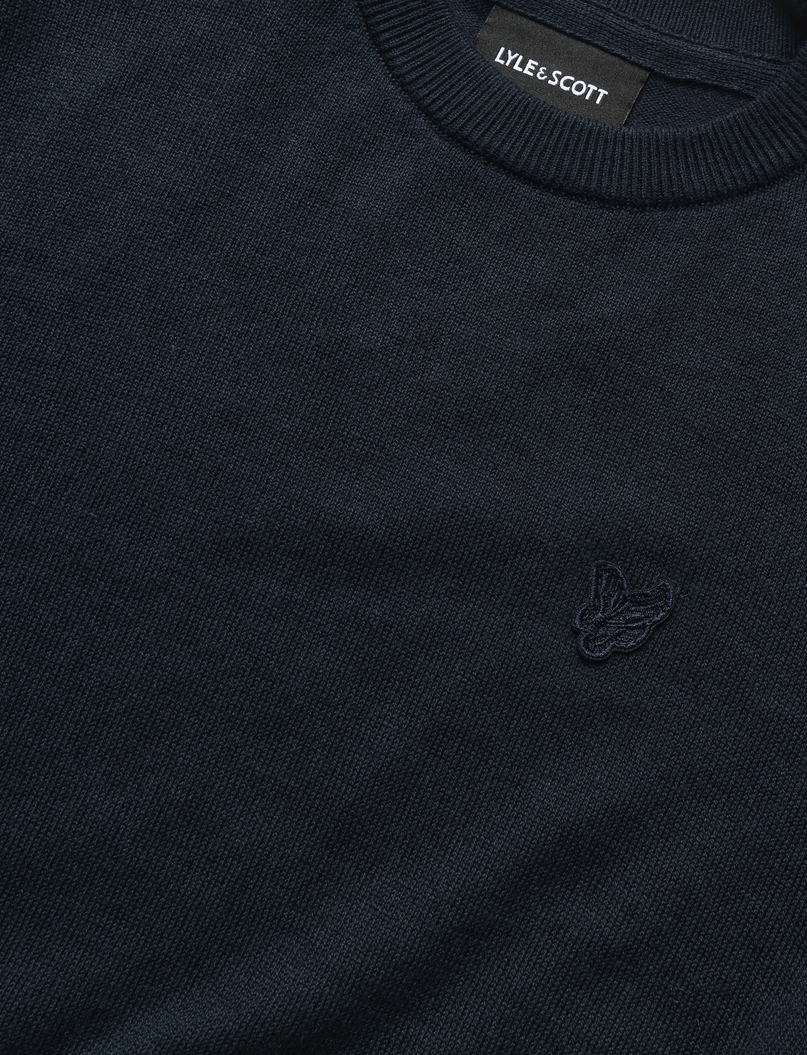 Lyle & Scott - Tonal Eagle Crew Neck Jumper - trøjer - dark navy - 2