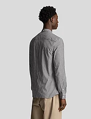 Lyle & Scott - LS Slim Fit Gingham Shirt - rutede skjorter - navy/white - 3