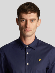 Lyle & Scott - LS Slim Fit Poplin Shirt - tavalised t-särgid - navy - 5