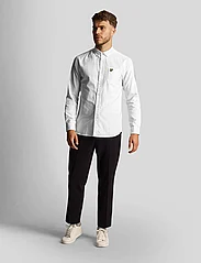 Lyle & Scott - Regular Fit Light Weight Oxford Shirt - oxford skjorter - white - 4