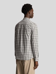 Lyle & Scott - Check Poplin Shirt - ternede skjorter - w803 mid grey marl/ touchline white - 4