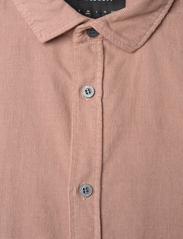 Lyle & Scott - Needle Cord Shirt - fløjlsskjorter - mauve dusk - 2