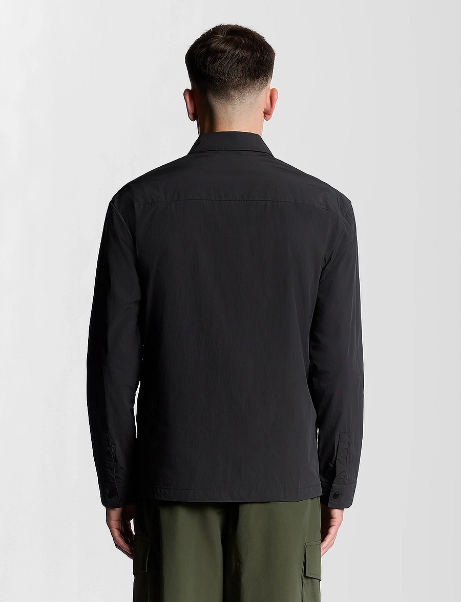 Lyle & Scott - Crinkle Nylon Overshirt - pealissärgid - x002 black ice - 3