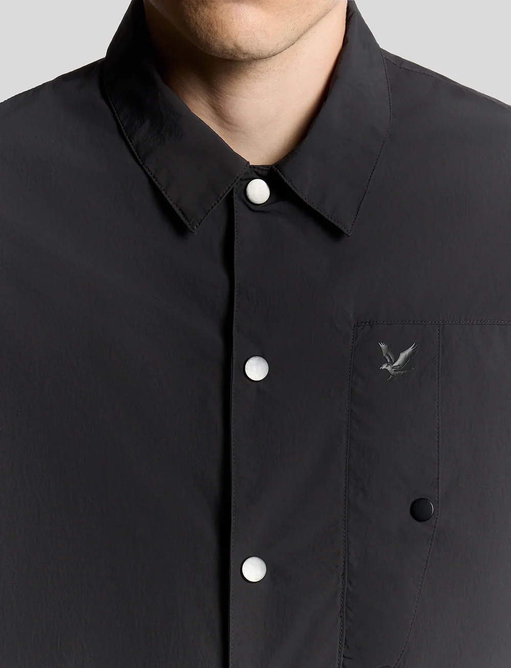 Lyle & Scott - Crinkle Nylon Overshirt - overshirts - x002 black ice - 5