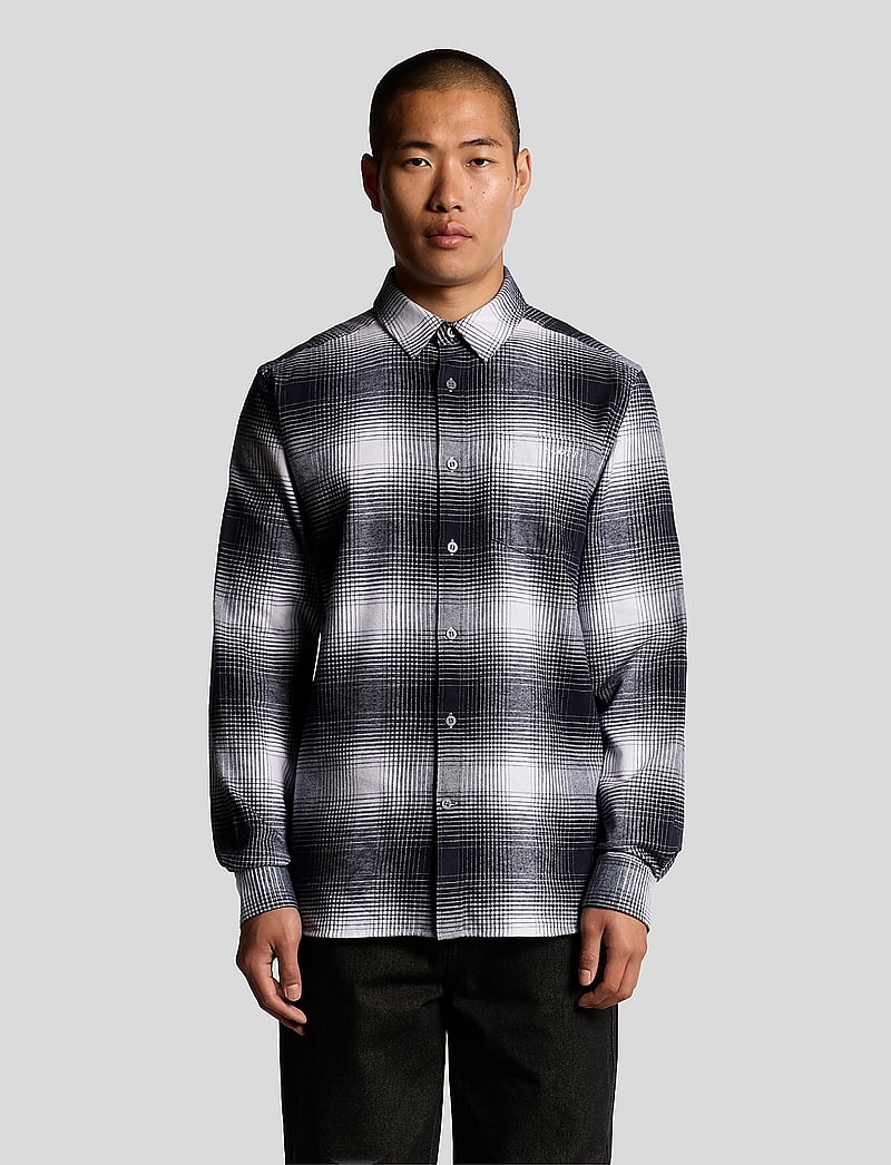 Lyle & Scott - Ombre Check Flannel Shirt - karierte hemden - night sky/ white - 0