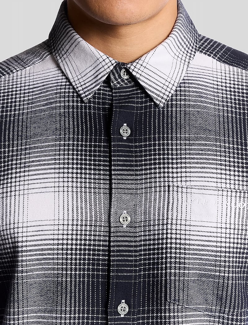 Lyle & Scott - Ombre Check Flannel Shirt - karierte hemden - night sky/ white - 4