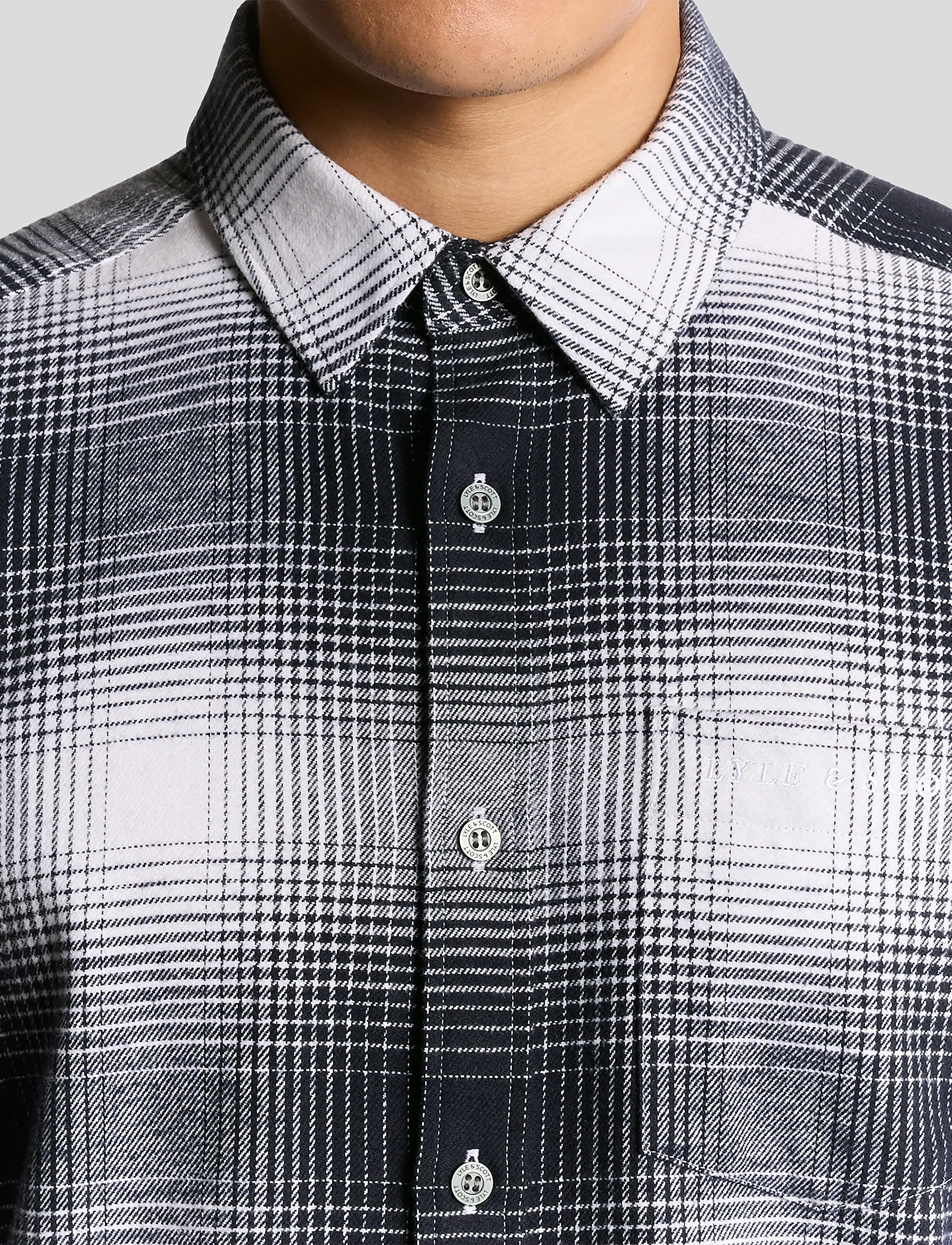 Lyle & Scott - Ombre Check Flannel Shirt - ruutupaidat - x964 night sky/ white - 5