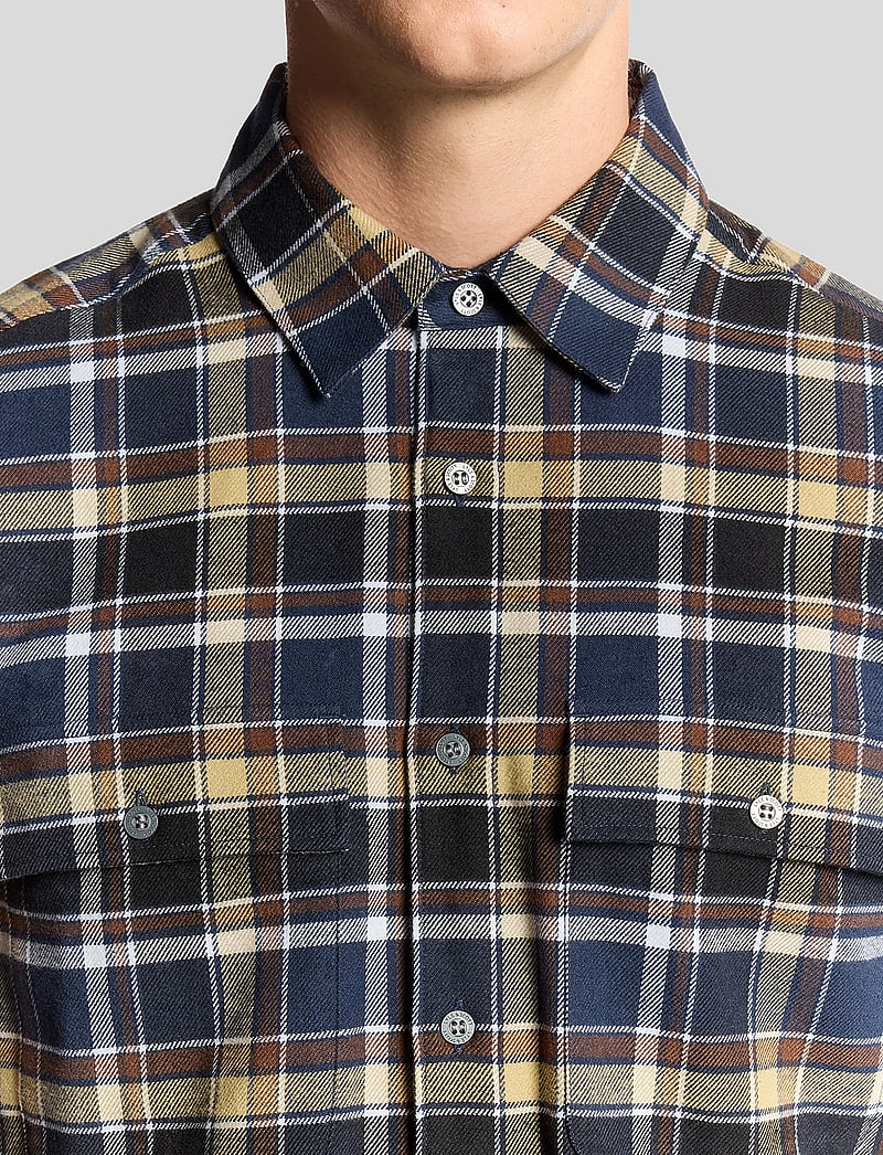 Lyle & Scott - Brushed Cotton Check Shirt - ternede skjorter - y064 blue night/ green tan - 4