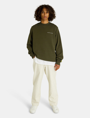 Lyle & Scott - Embroidered Crew Neck Sweatshirt - sweatshirts - w485 olive - 3