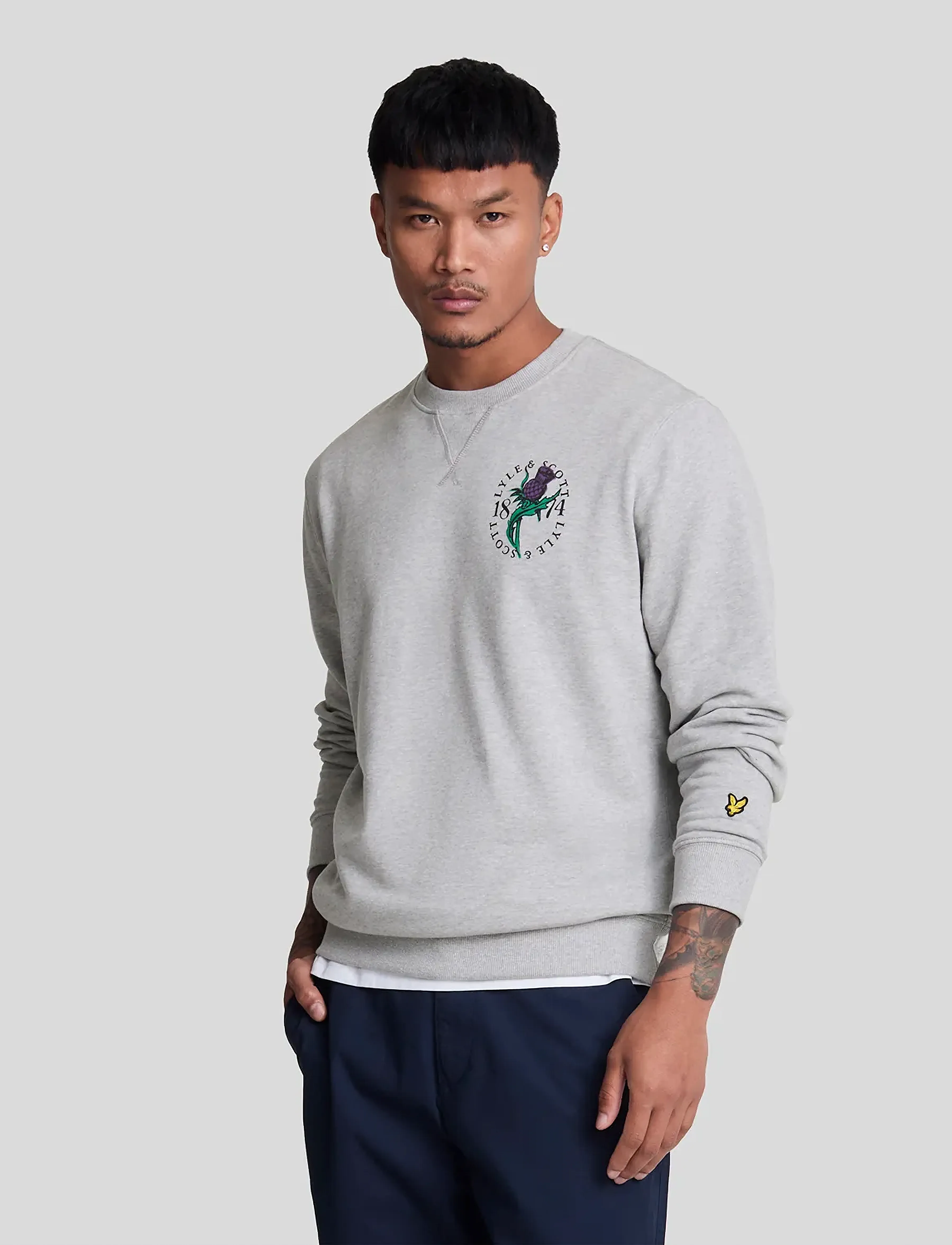 Lyle & Scott Thistle Flora Printed Crew Neck Sweatshirt, S, Grey, Sweatshirts & Hættetrøjer > Sweatshirts, Herre