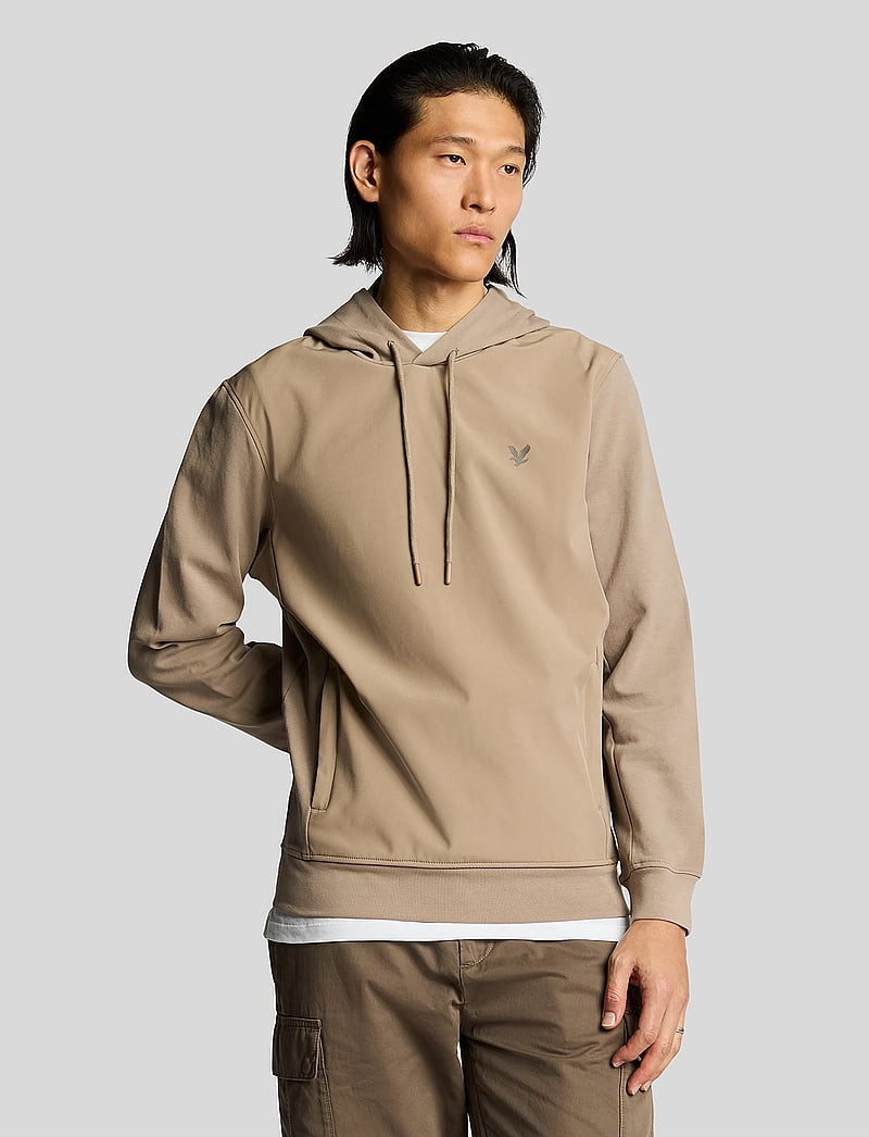 Lyle & Scott - Softshell Hybrid Pullover Hoodie - hættetrøjer - x302 heritage taupe - 0