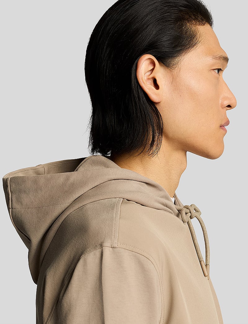 Lyle & Scott - Softshell Hybrid Pullover Hoodie - hættetrøjer - x302 heritage taupe - 5