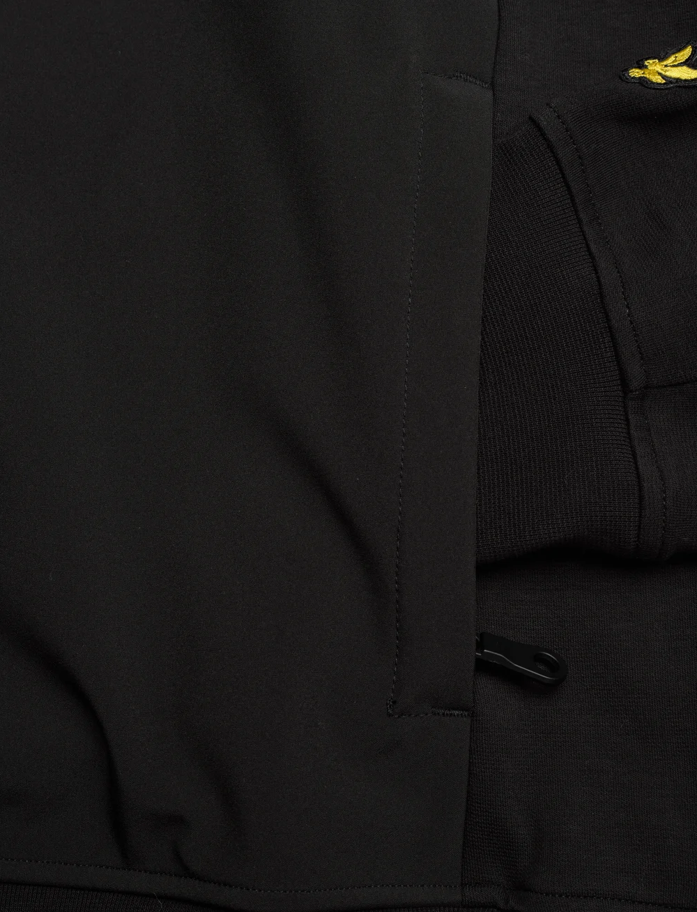 Lyle & Scott - Softshell Hybrid Pullover Hoodie - hoodies - z865 jet black - 3