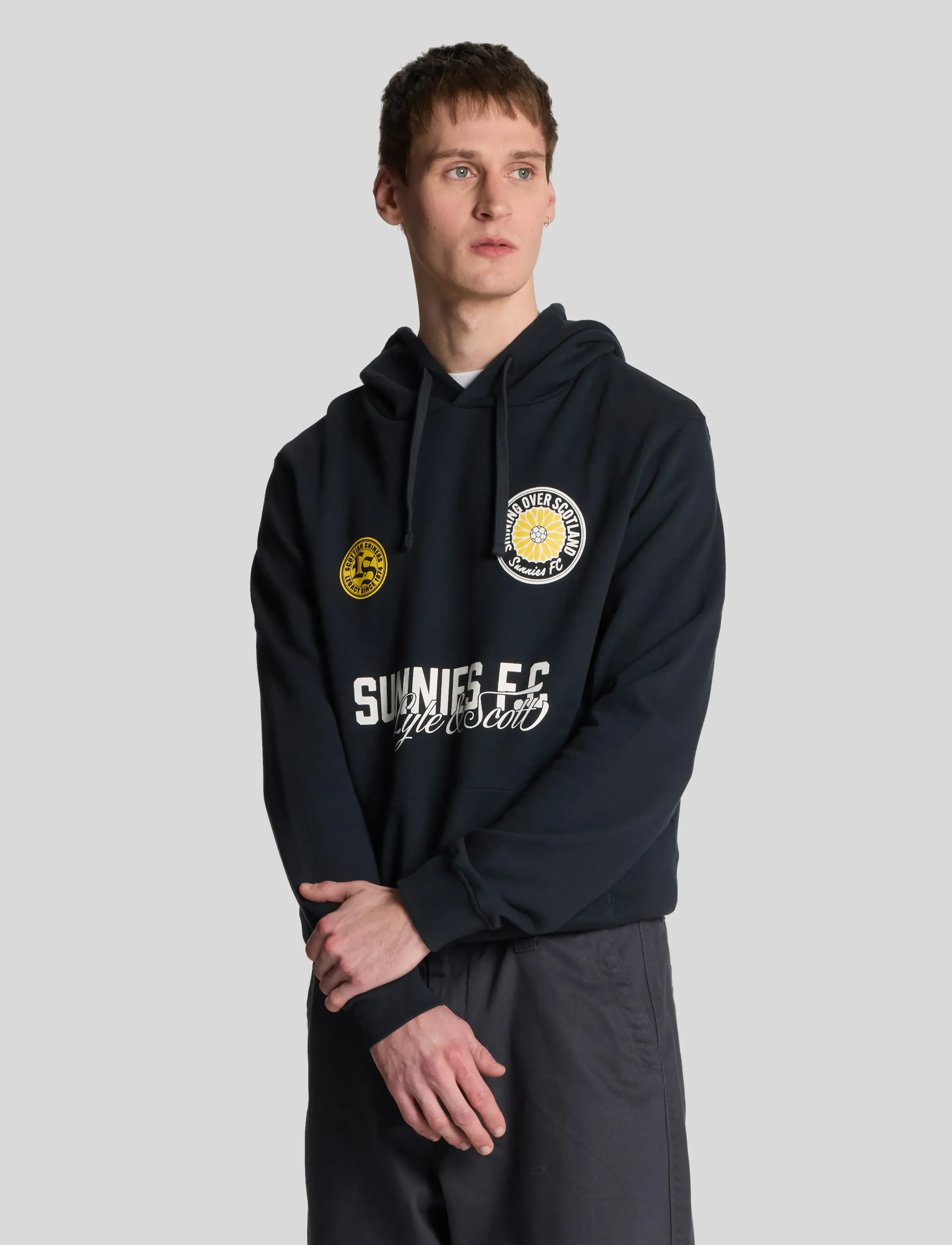 Lyle & Scott Sunnies FC Graphic Pullover Hoodie - Sweatshirts - Z271 DARK NAVY / black