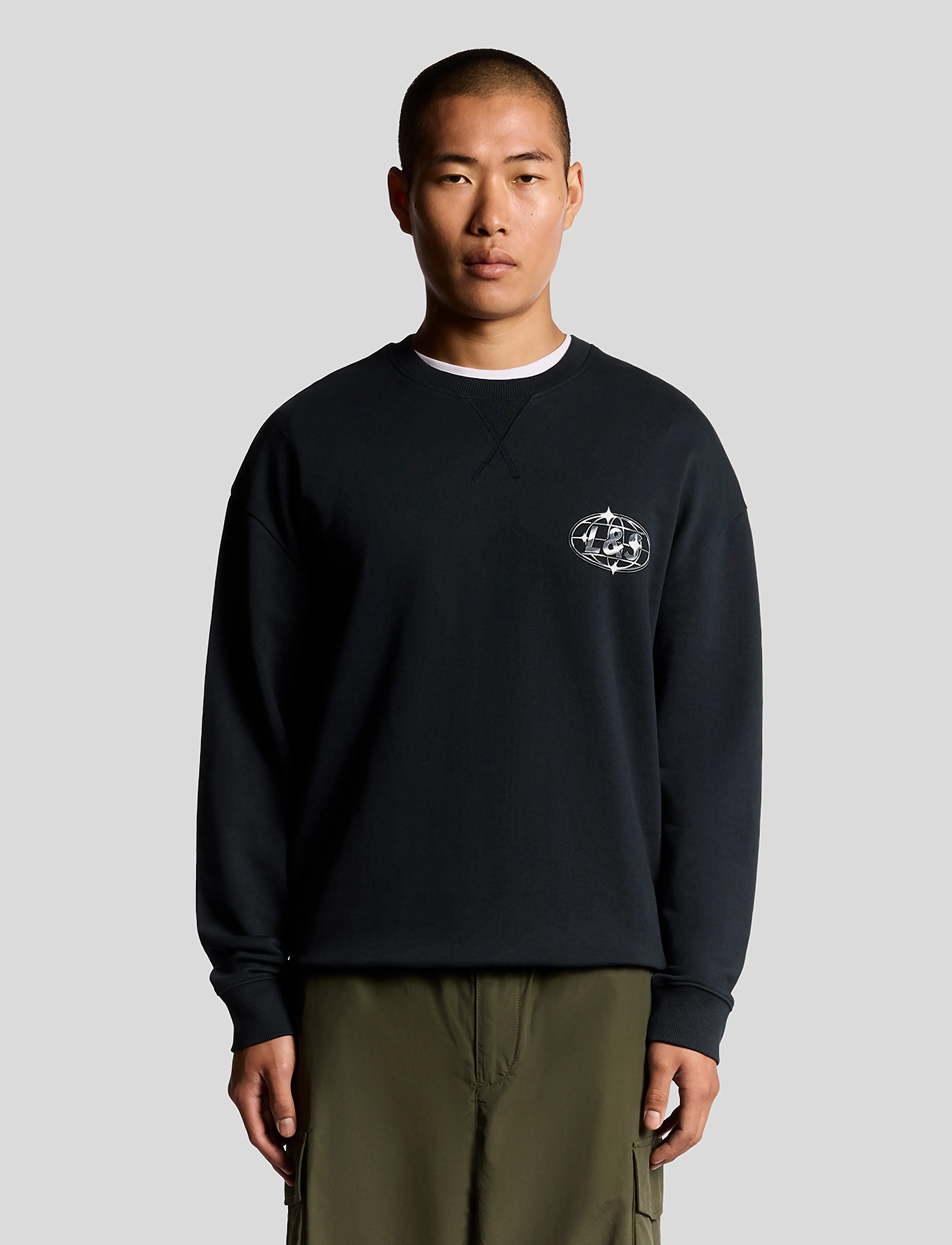 Lyle & Scott Chrome Graphic Crew Neck, S, Navy, Sweatshirts & Hættetrøjer > Sweatshirts, Herre