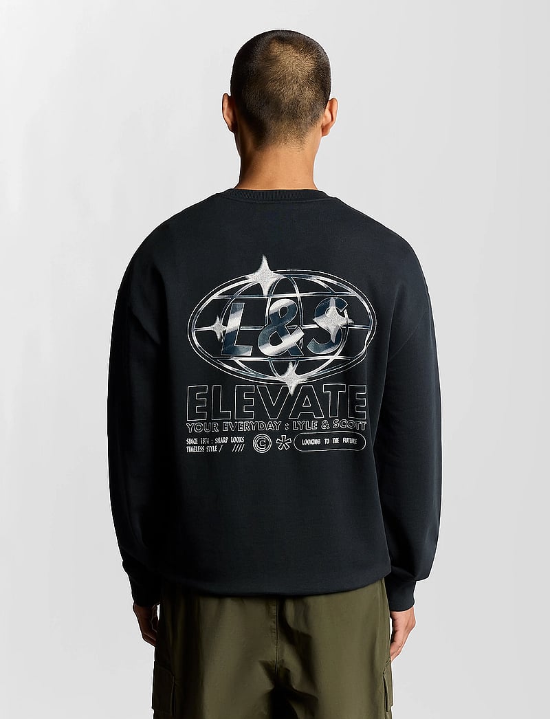 Lyle & Scott - Chrome Graphic Crew Neck - sweatshirts - z271 dark navy - 3