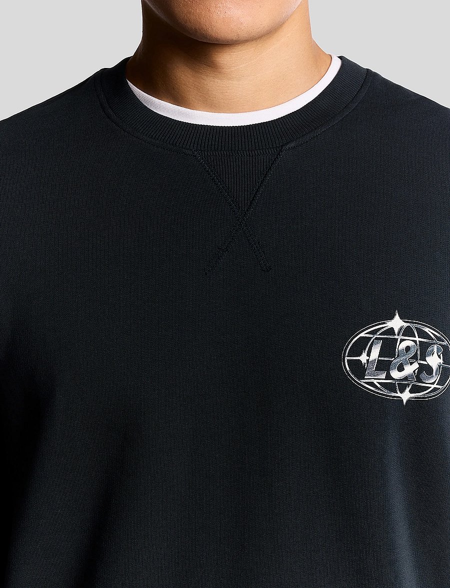 Lyle & Scott - Chrome Graphic Crew Neck - sweatshirts - z271 dark navy - 4